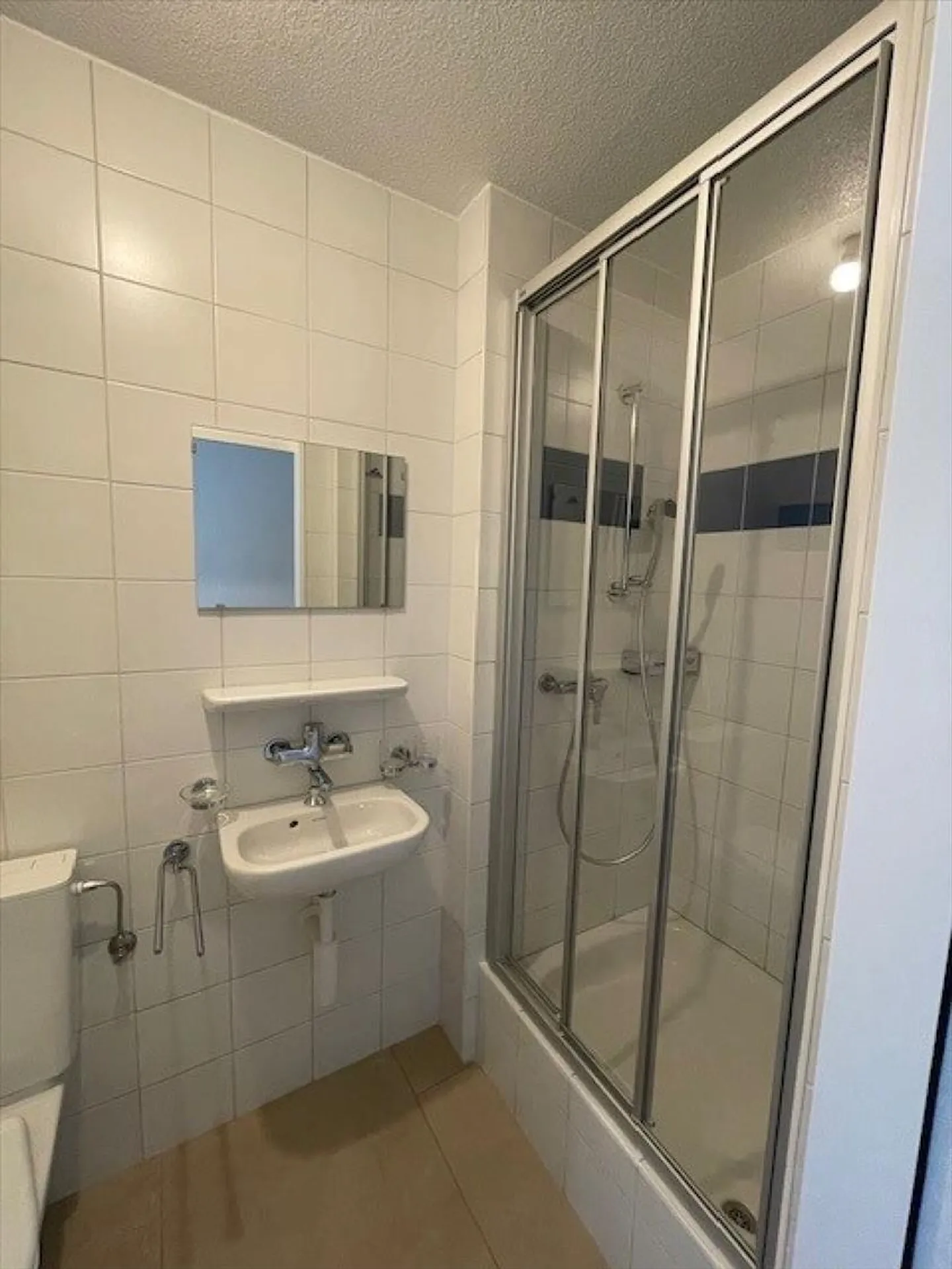 Chemin des Carabiniers 1, 4.5 rooms on the 4th North renovated - Photo 8 of 11