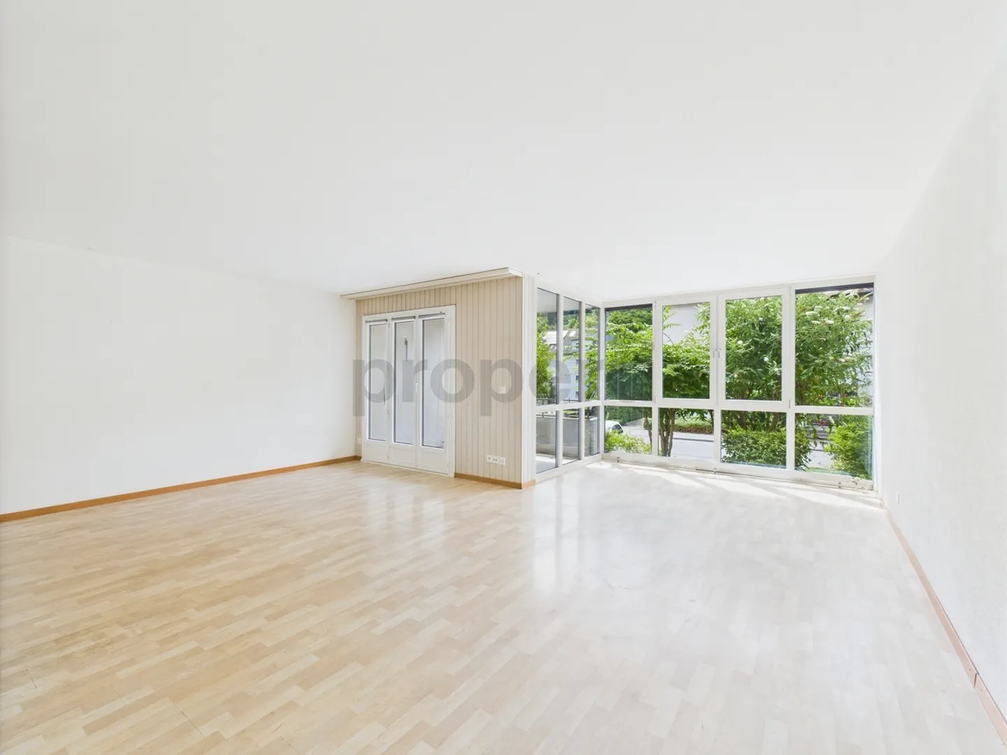 Charmante 2.5-Zimmer-Wohnung an ruhiger Lage in Stallikon - Foto 2 von 12