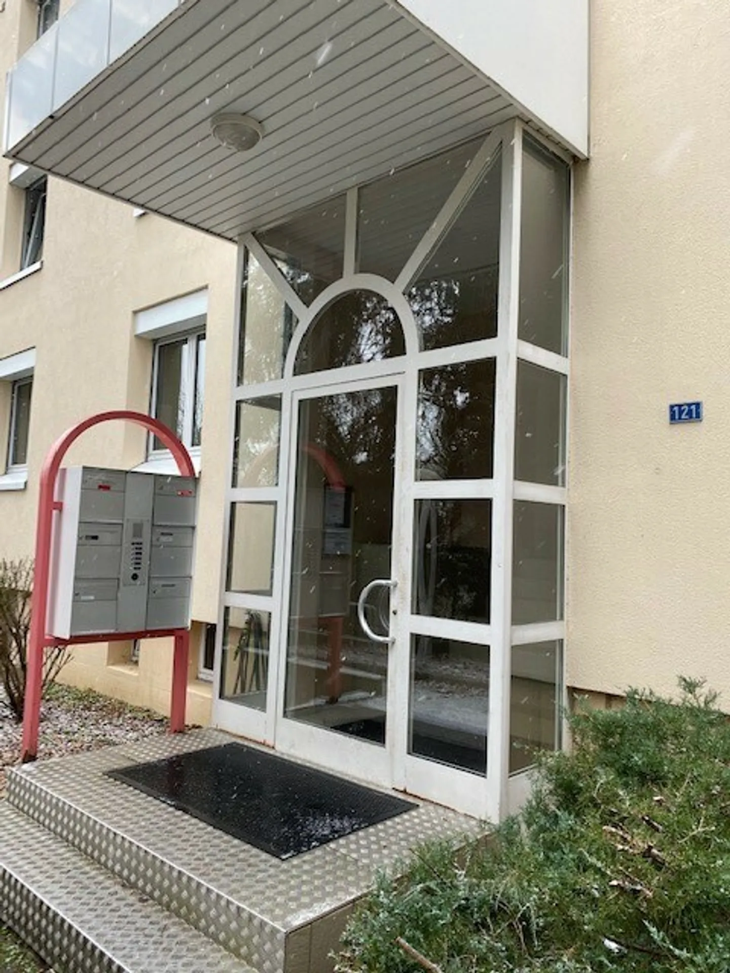 5-Zimmer-Wohnung im 1. Stock - Foto 5 von 12