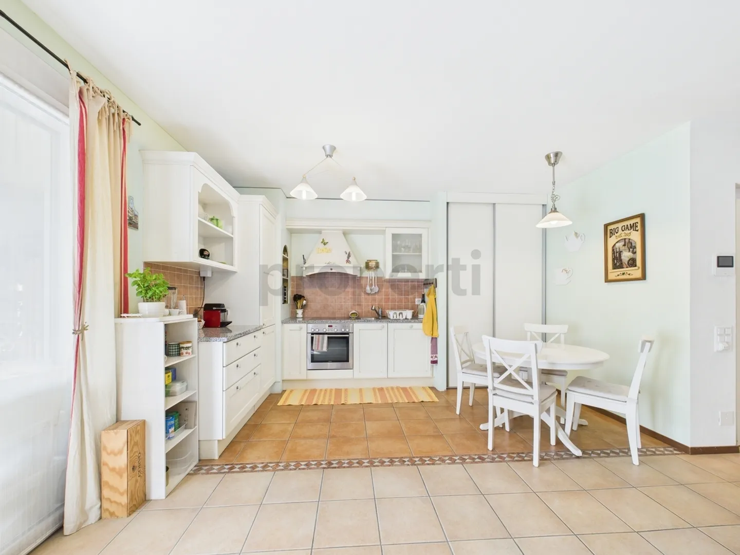Appartamento esclusivo di 4.5 locali a Bellinzona, TI  Comfort moderno in posizione centrale - Foto 2 di 10