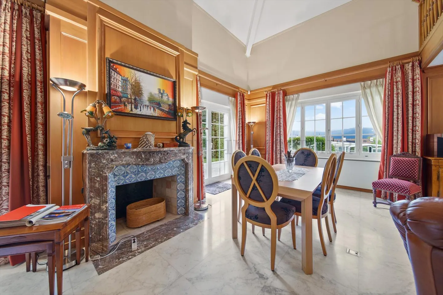 9-room House - Photo 2 of 4