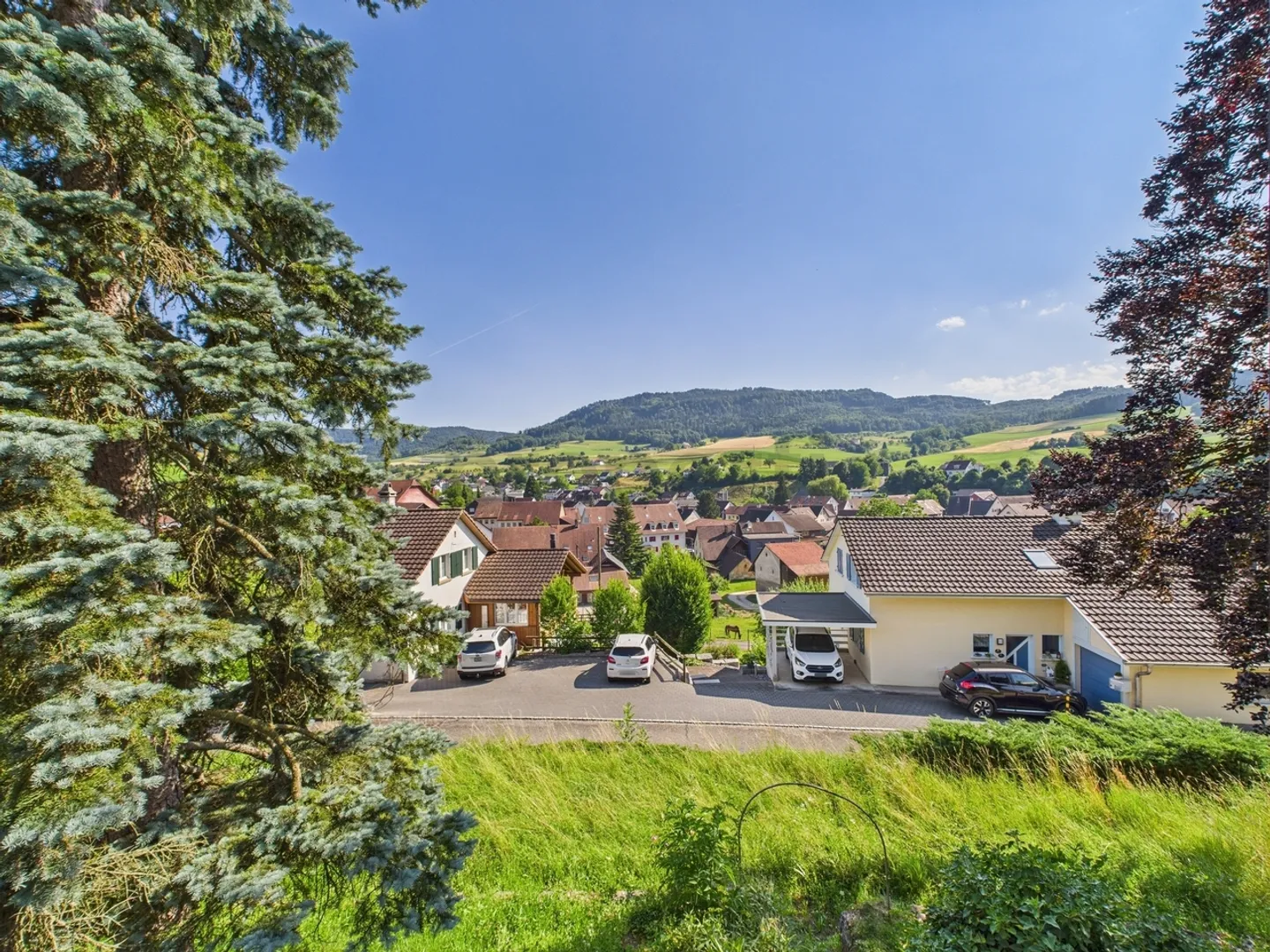 Bebautes Grundstück in Wölflinswil - Foto 1 von 12