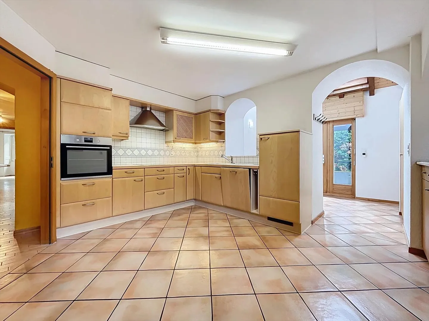 Appartement en rez-de-chaussée surélevé avec jardin - Photo 3 sur 13