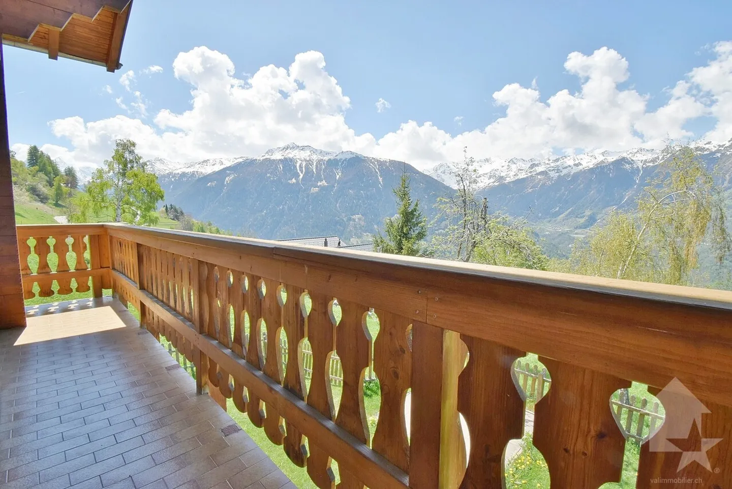 Bellissimo chalet in montagna con una magnifica vista panoramica - Foto 2 di 16