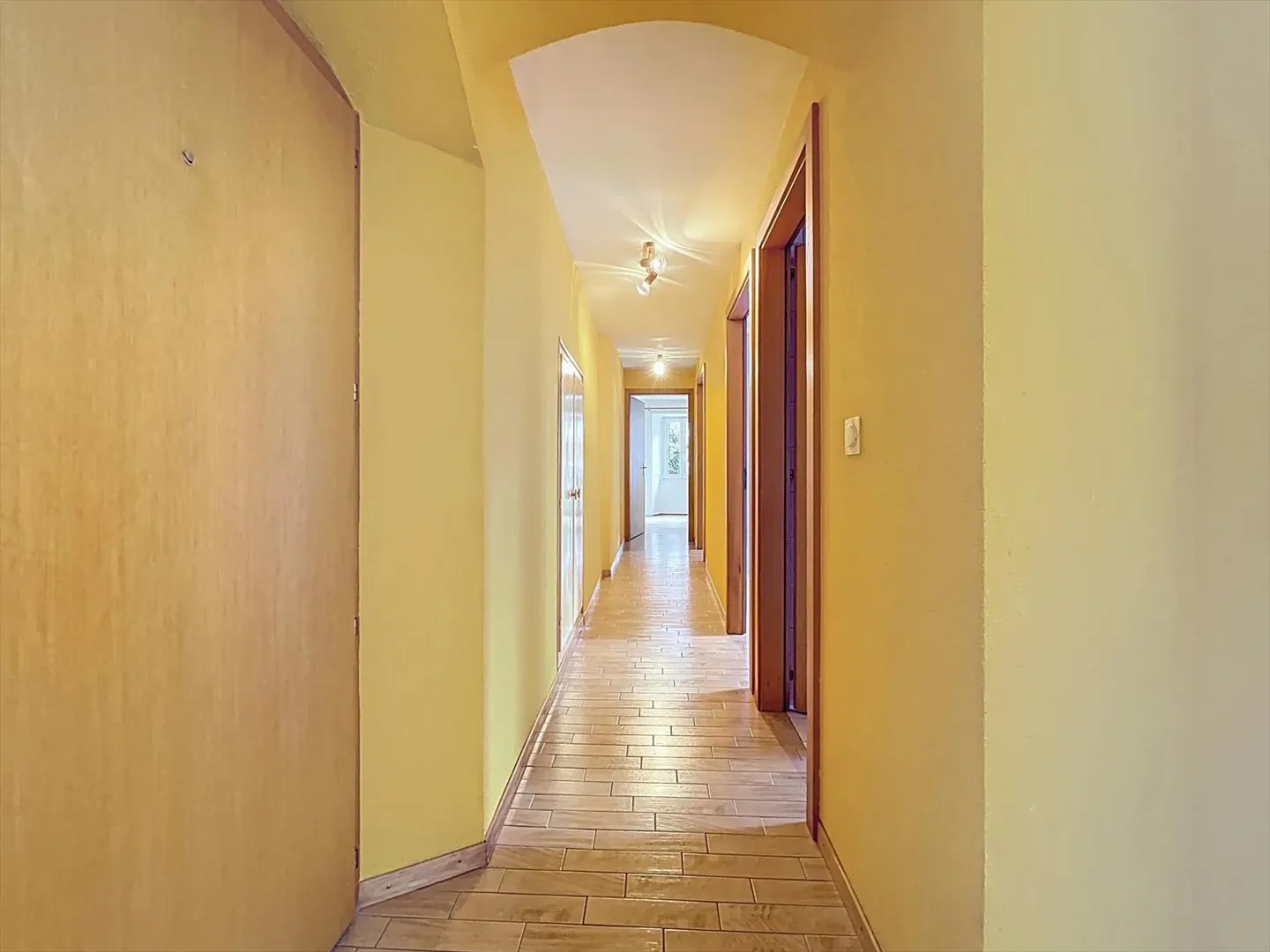 Appartement en rez-de-chaussée surélevé avec jardin - Photo 6 sur 13