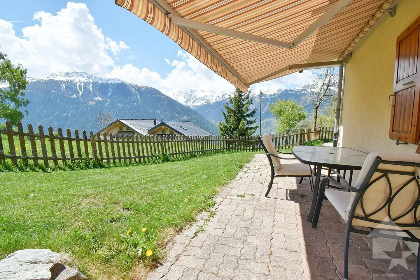 Bellissimo chalet in montagna con una magnifica vista panoramica - Foto 3 di 16