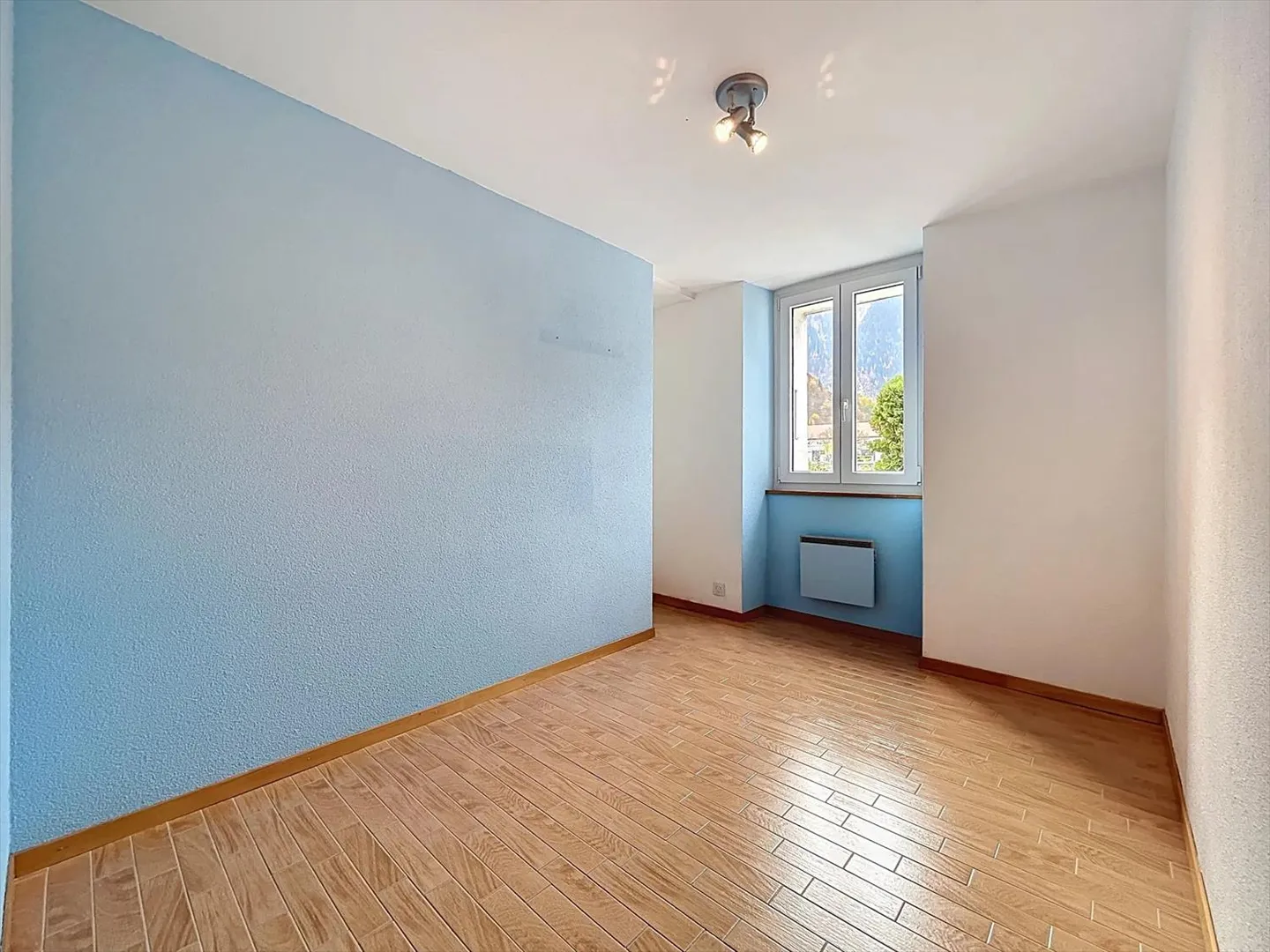 Appartement en rez-de-chaussée surélevé avec jardin - Photo 7 sur 13