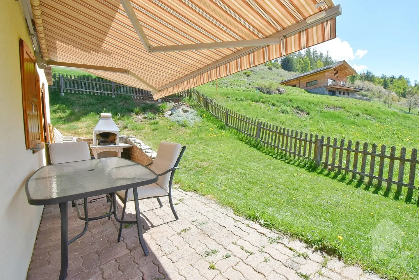 Bellissimo chalet in montagna con una magnifica vista panoramica - Foto 4 di 16