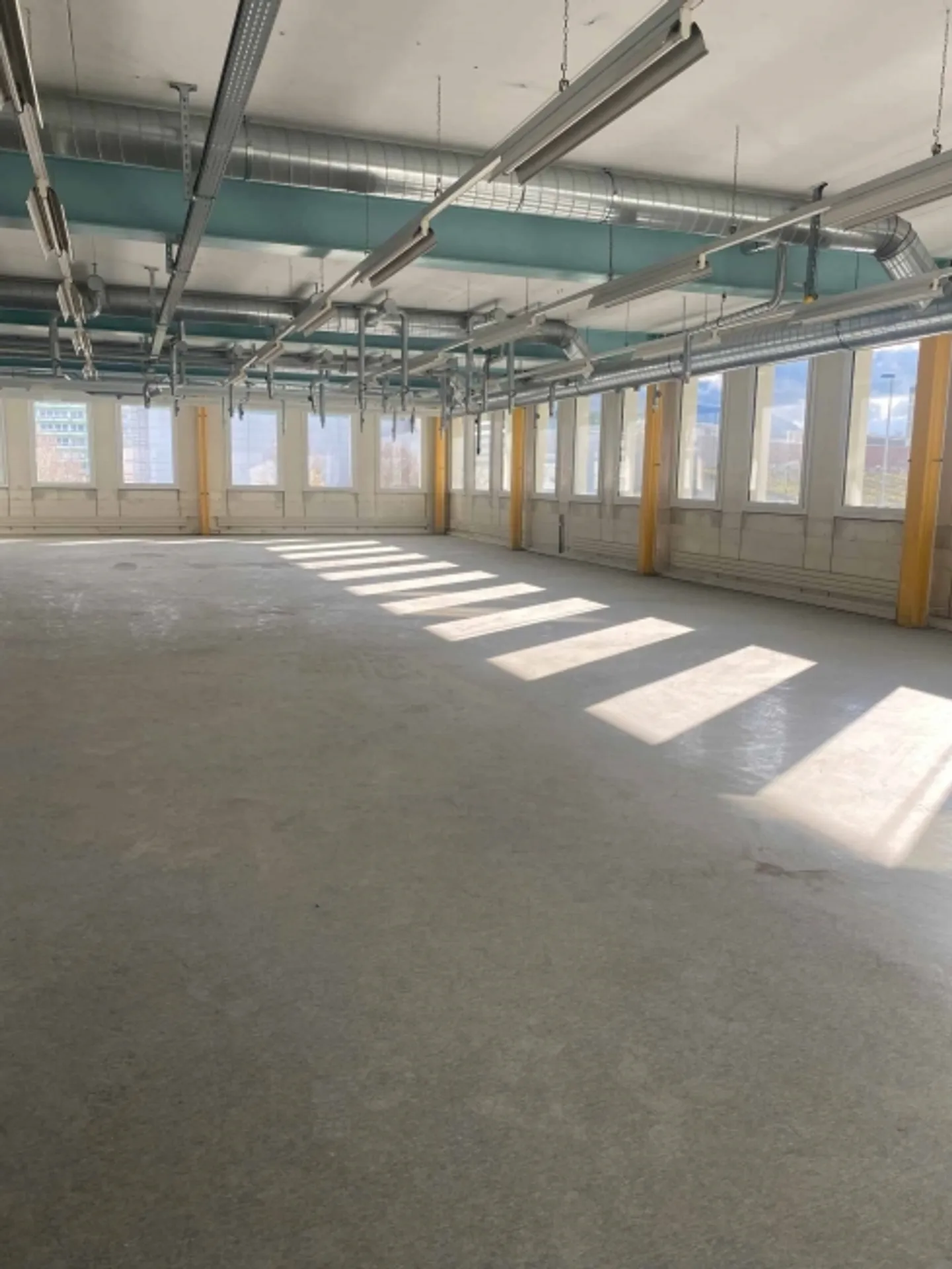 Locali commerciali nella zona FTI di circa 1100 m2 a Plan-les-Ouates - Foto 4 di 6