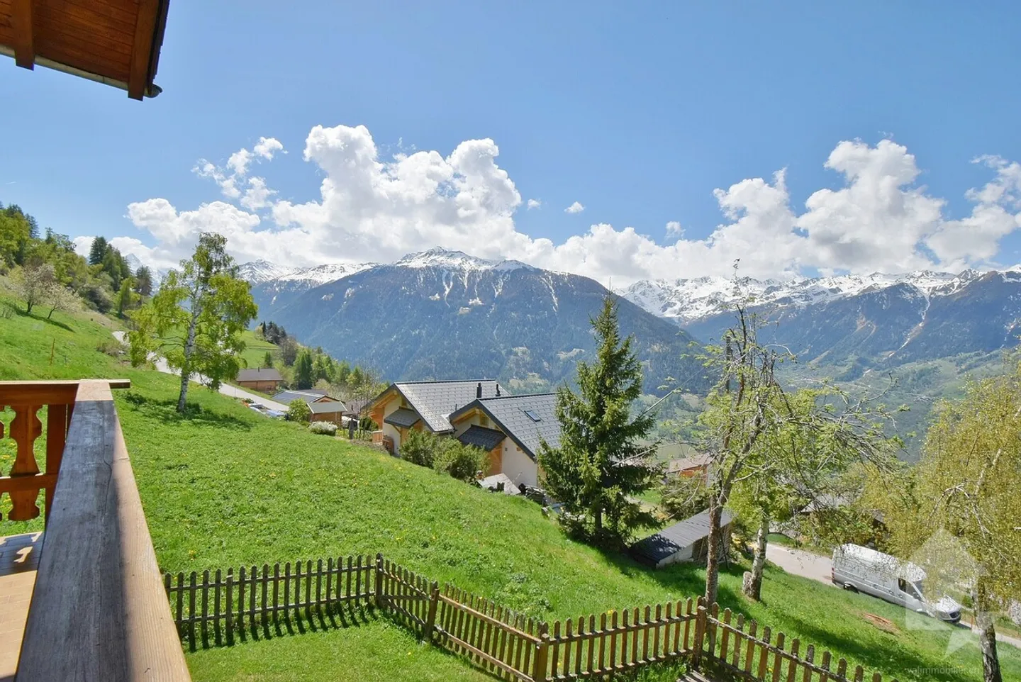Bellissimo chalet in montagna con una magnifica vista panoramica - Foto 1 di 16