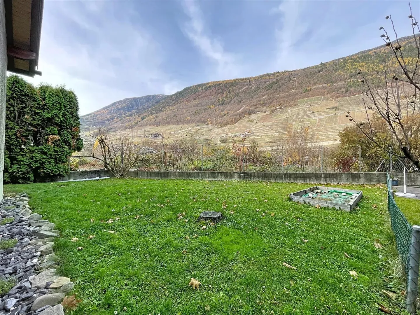 Appartement en rez-de-chaussée surélevé avec jardin - Photo 12 sur 13