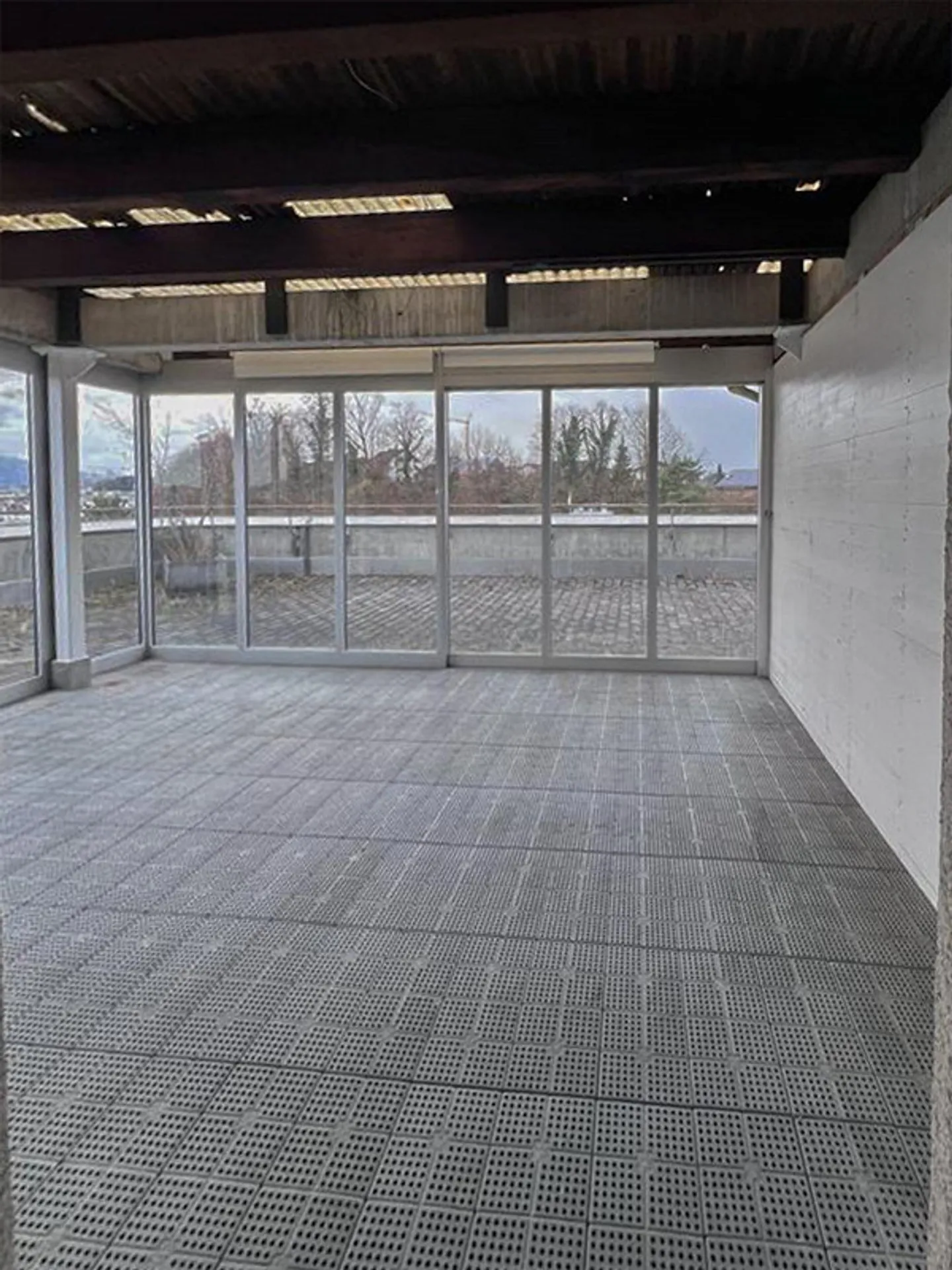 Spacious apartment with terrace in popular Benziwil! - Photo 4 of 9