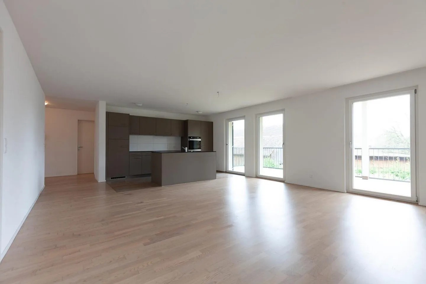 Bellissimo e luminoso appartamento di 4.5 stanze - Foto 1 di 24