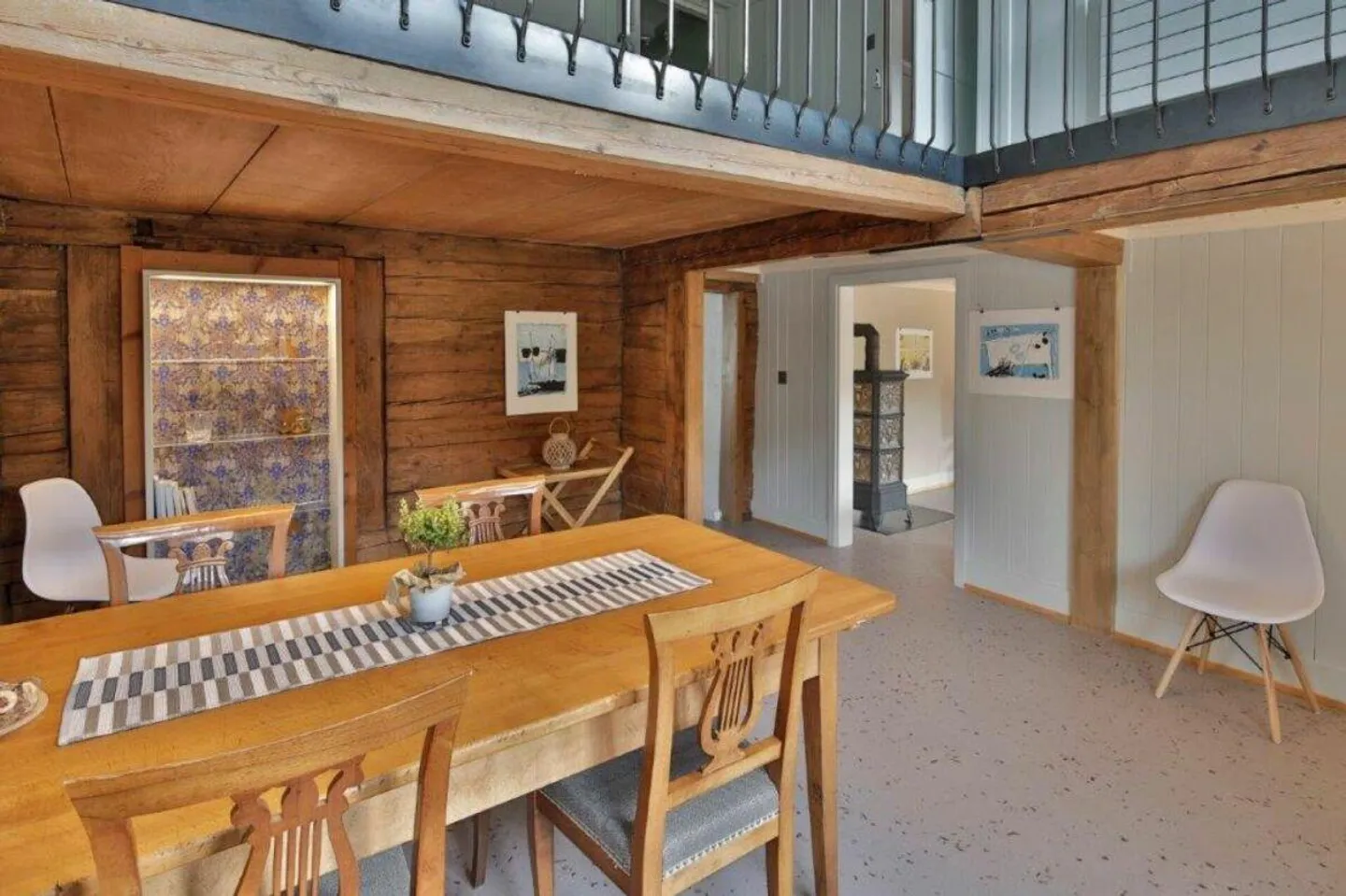 Unique 6 1/2-Room Single-Family House with 3-Room Apartment in... - Photo 2 of 23