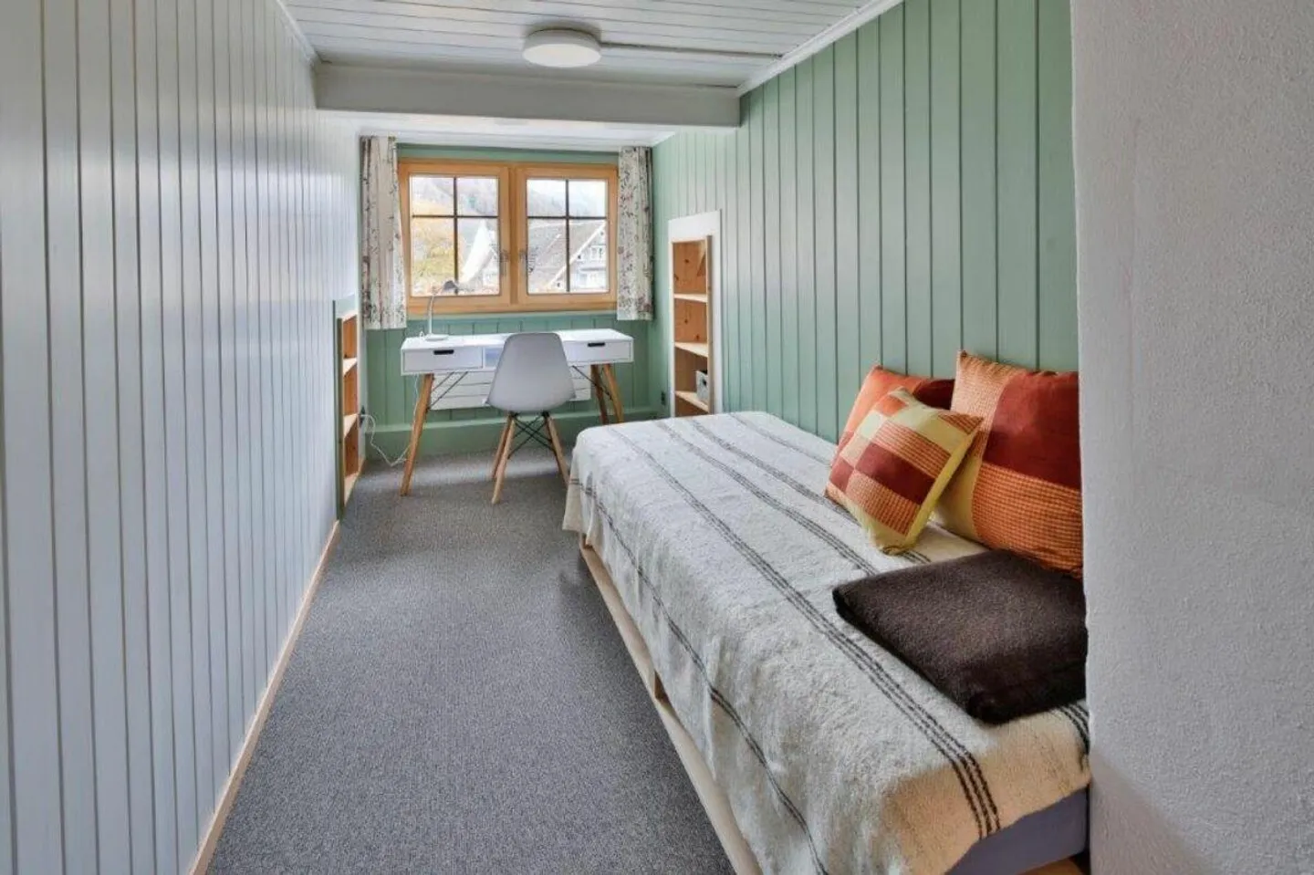Unique 6 1/2-Room Single-Family House with 3-Room Apartment in... - Photo 8 of 23