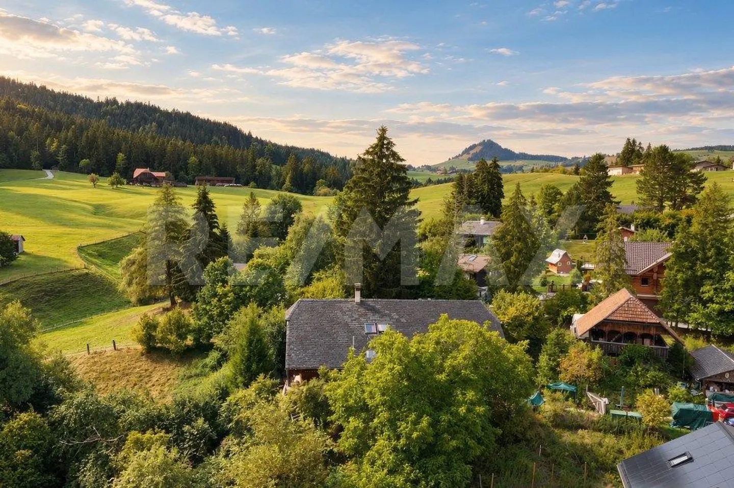Attractive building land at an attractive price - Photo 1 of 5