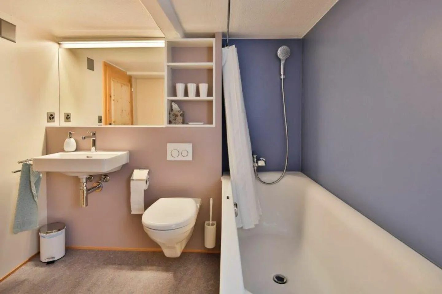 Unique 6 1/2-Room Single-Family House with 3-Room Apartment in... - Photo 11 of 23