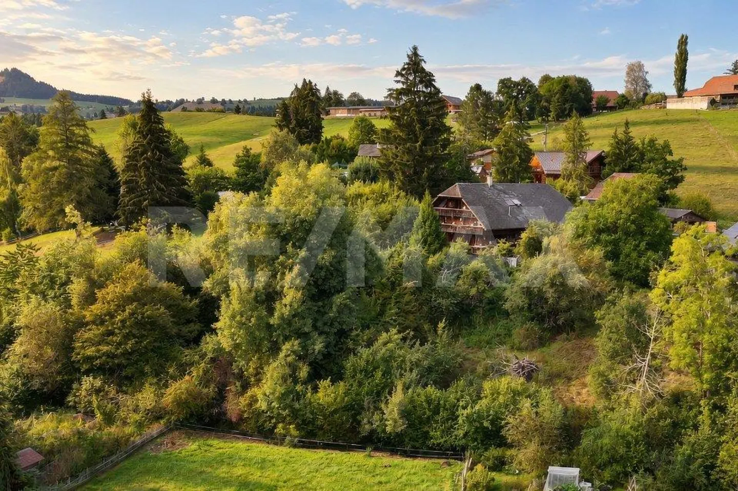 Attractive building land at an attractive price - Photo 2 of 5