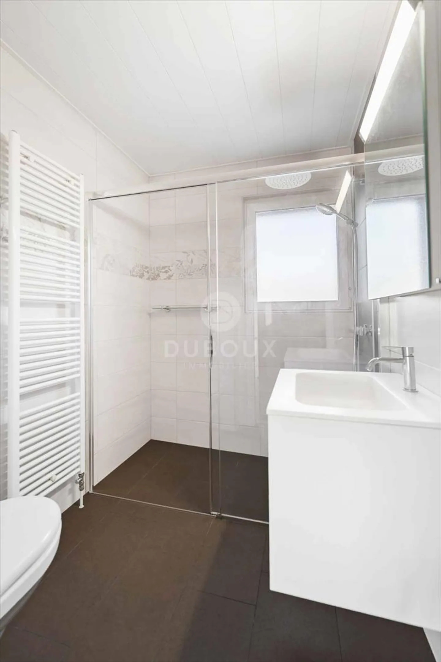 YVERDON-LES-BAINS - MAGNIFICA VILLA VICINO AL CENTRO CITTADINO - Foto 10 di 13