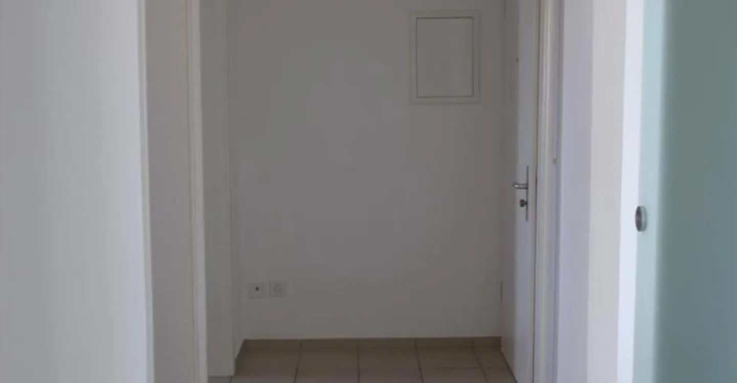 Appartement moderne en zone verte - Photo 5 sur 6