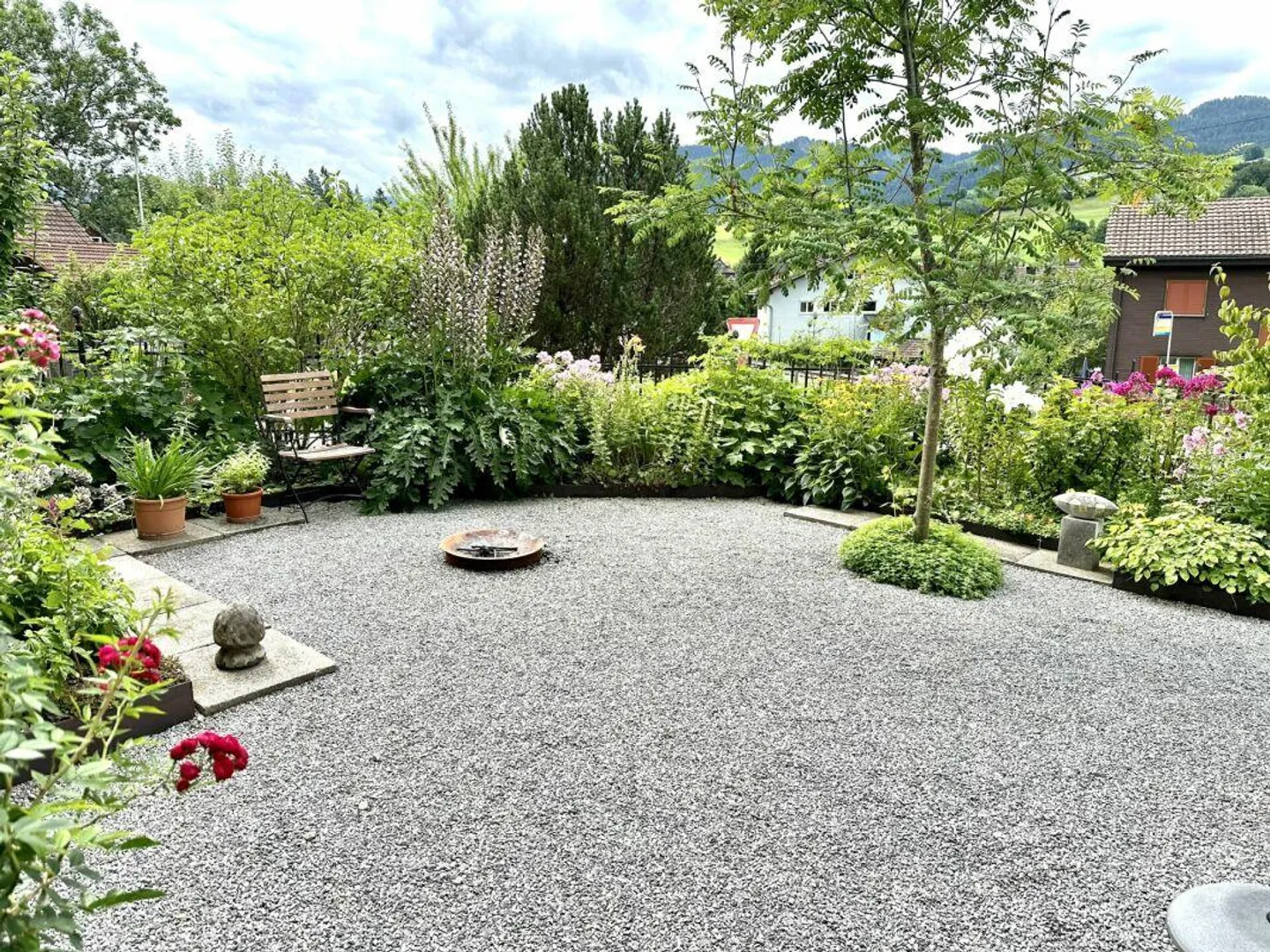 Unique 6 1/2-Room Single-Family House with 3-Room Apartment in... - Photo 22 of 23