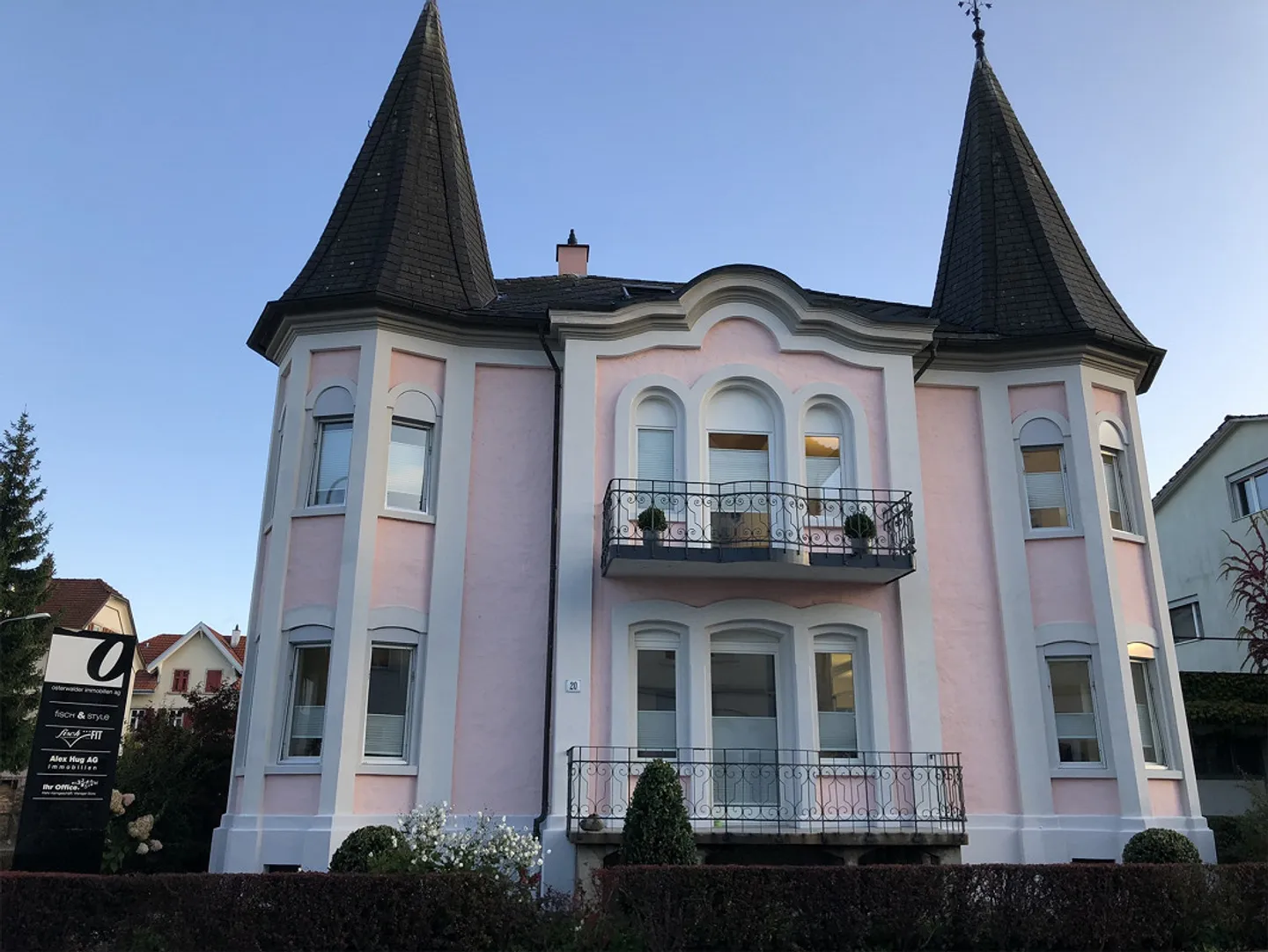 Spazio ufficio rappresentativo al piano rialzato - Foto 1 di 12