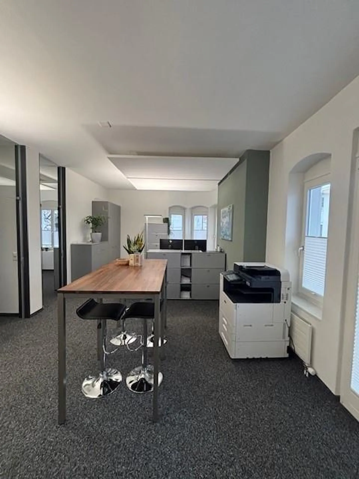 Spazio ufficio rappresentativo al piano rialzato - Foto 2 di 12