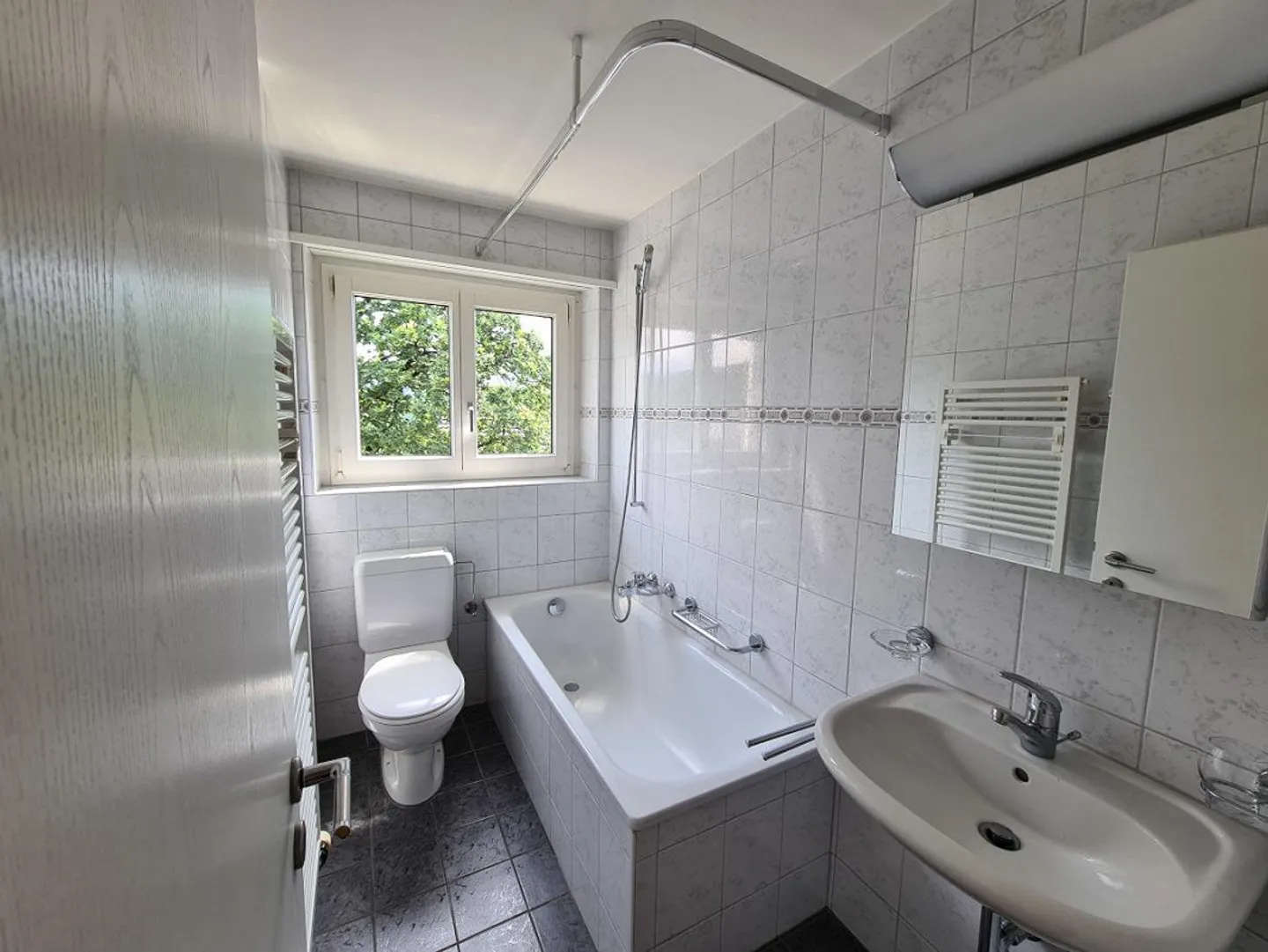 near the city with beautiful views - Photo 3 of 6