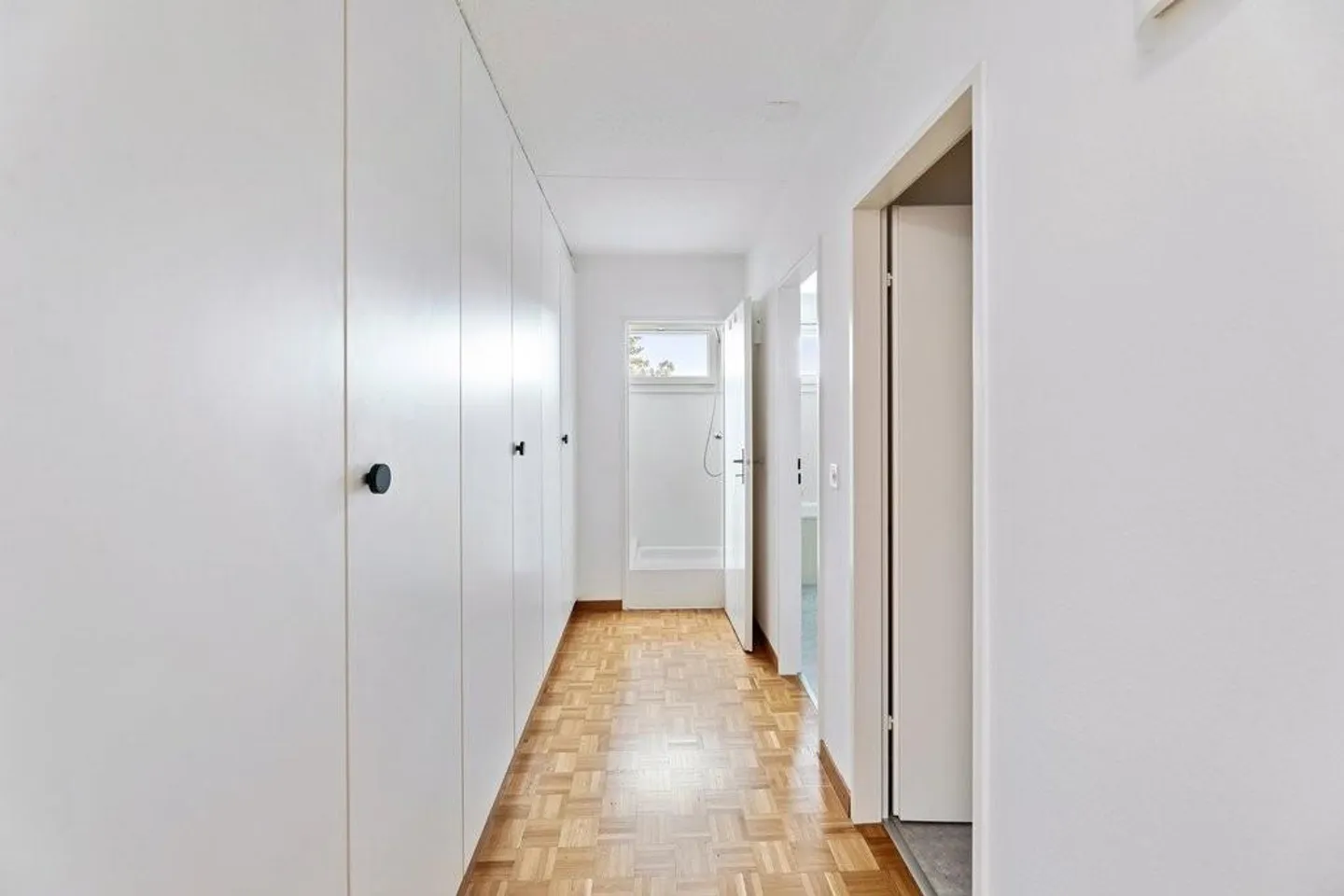 Grosszügige Attikawohnung mit Cheminée - Foto 7 von 9