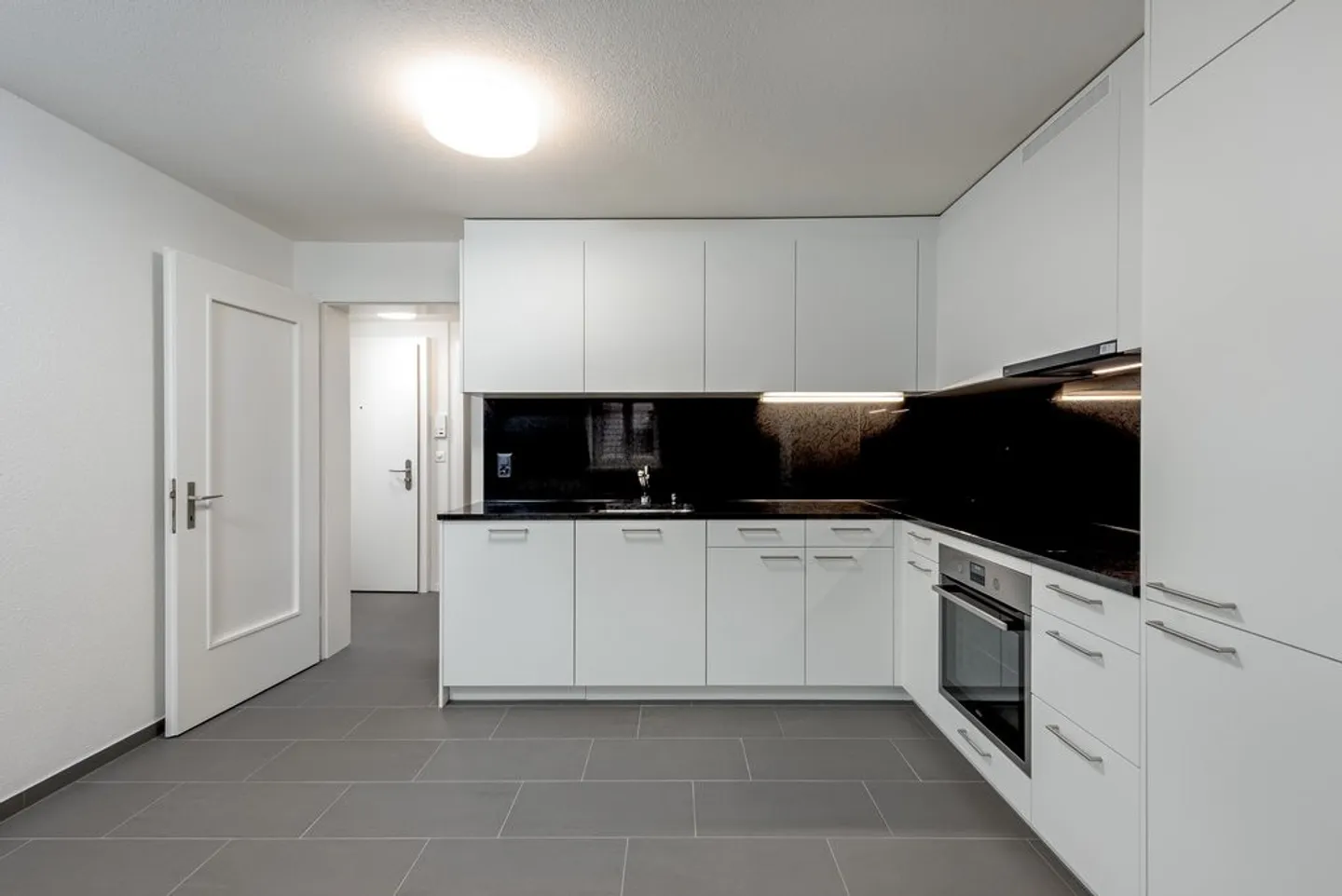 Your dream home in the heart of Zurich - Photo 8 of 12