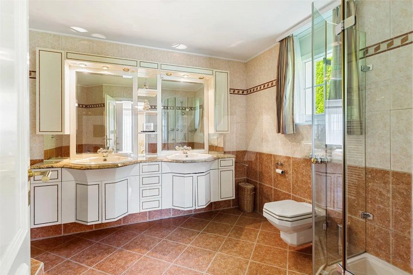 Exclusive 8-Room Villa in Quiet Location of Stetten - Photo 9 of 13