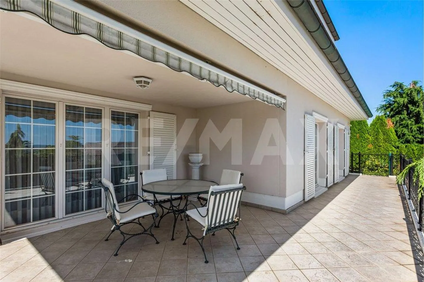 Exclusive 8-Room Villa in Quiet Location of Stetten - Photo 3 of 13