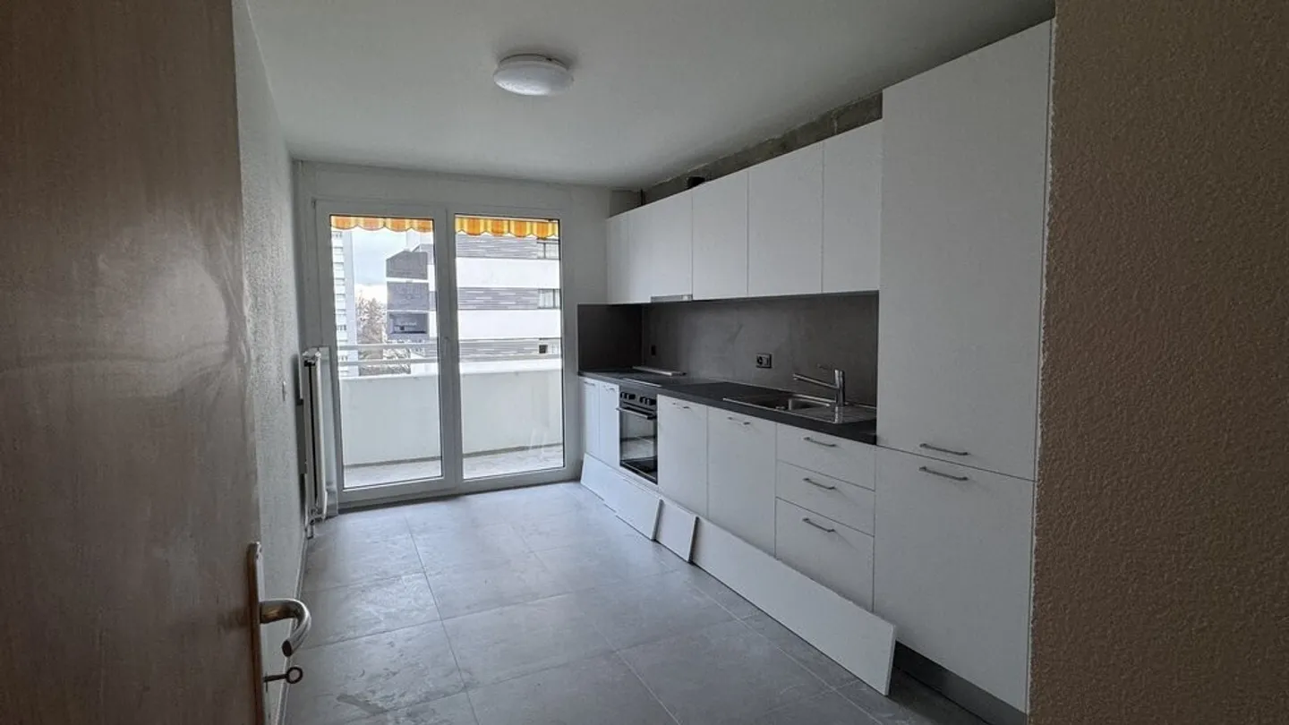 Bel appartement de 3 pièces entièrement rénové près de la gare de Renens - Photo 3 sur 9