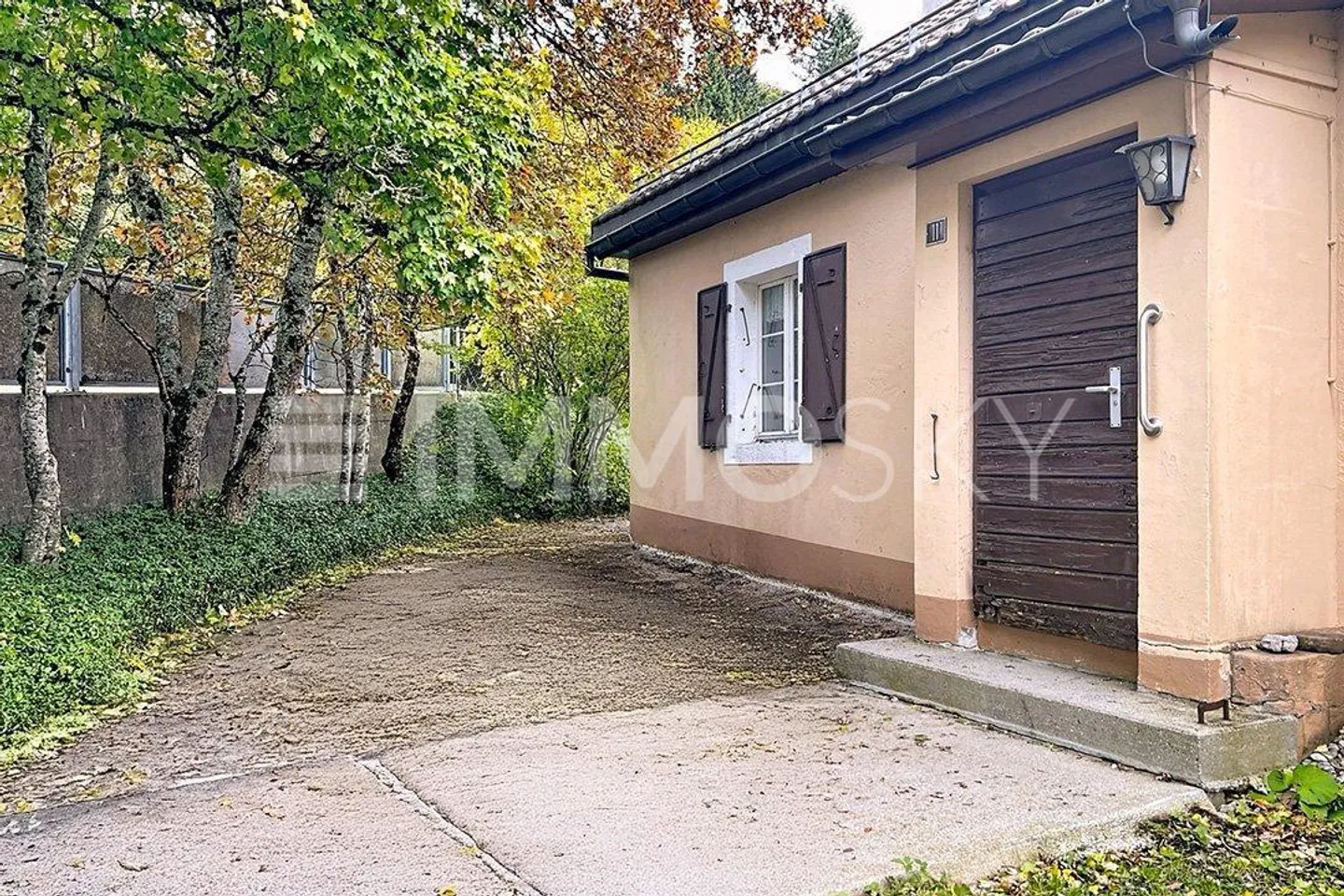 Casa da ristrutturare al confine della foresta - Foto 2 di 5