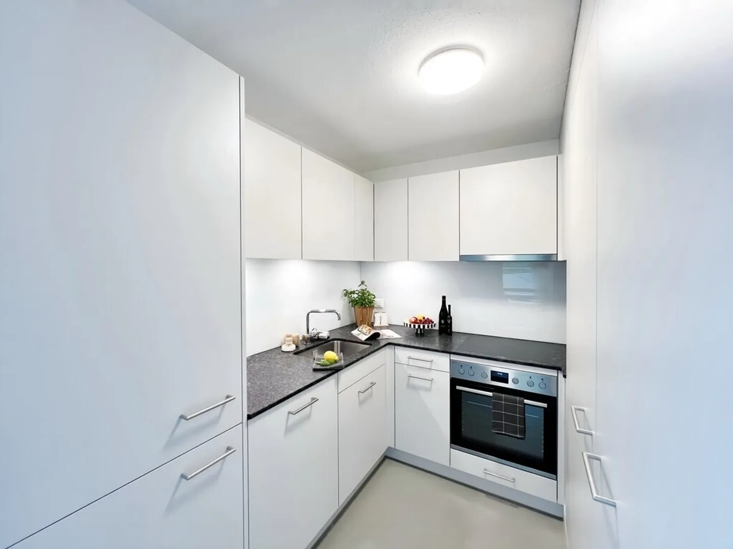 Apartment seeks single - Photo 5 of 7