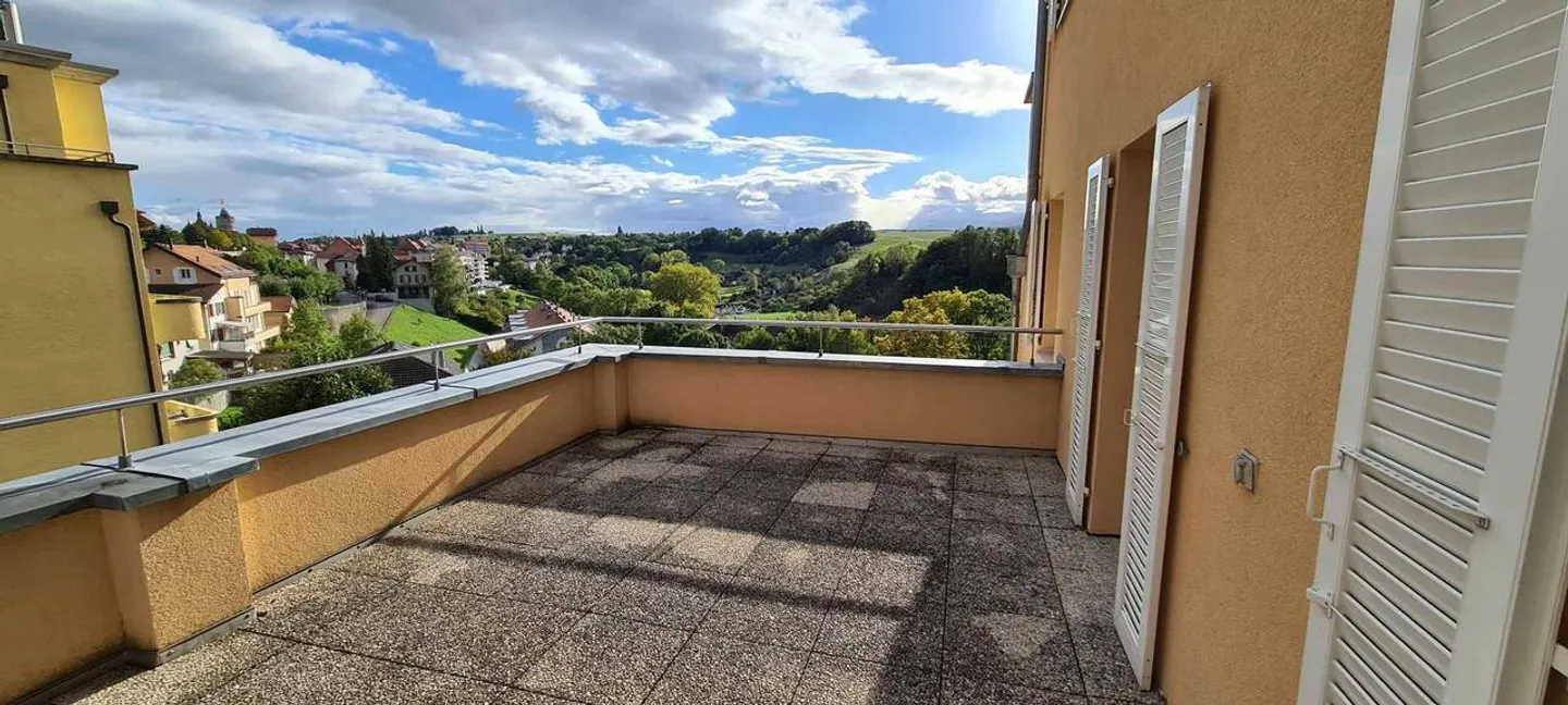 À louer  Spacieux appartement de 4 pièces avec conciergerie à repourvoir - Photo 8 sur 12