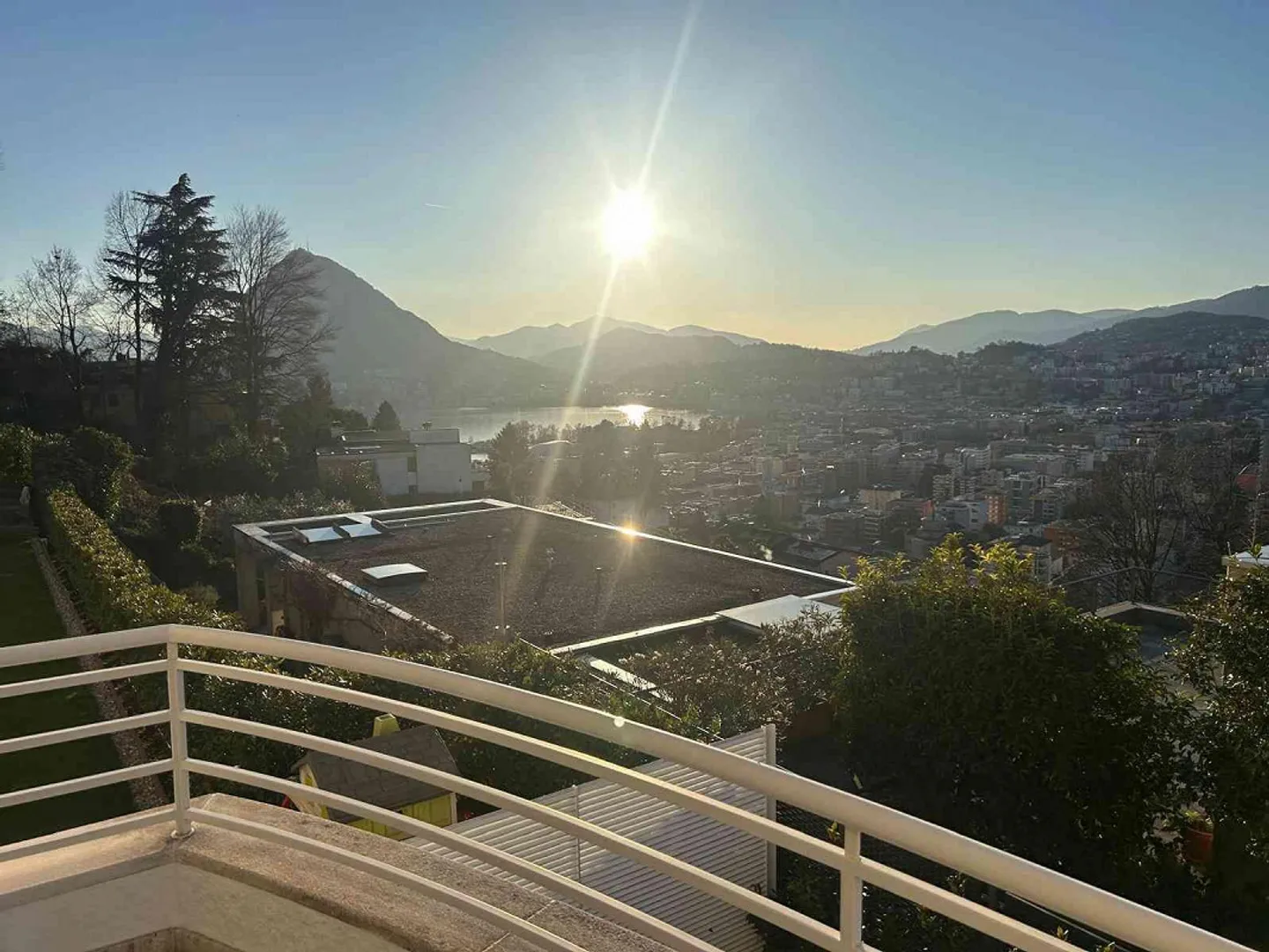 Sunny Villa lake view Whirlpool 5.5 Rooms, 190 m² - Photo 1 of 26