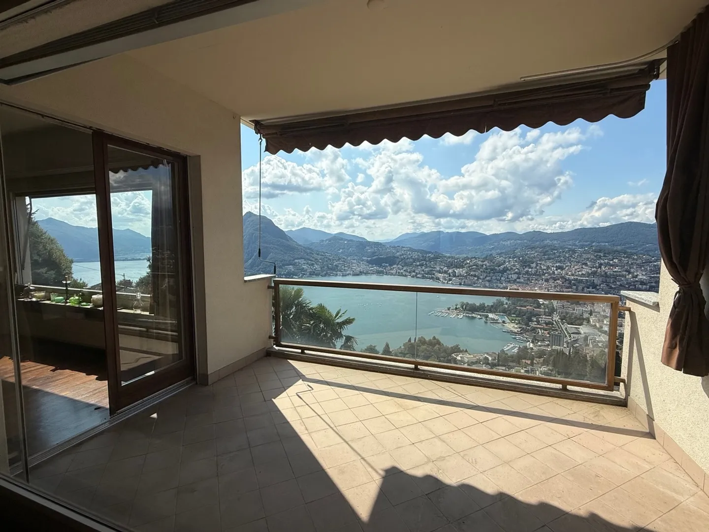 Elegant Apartment with Lake View - Photo 6 of 10