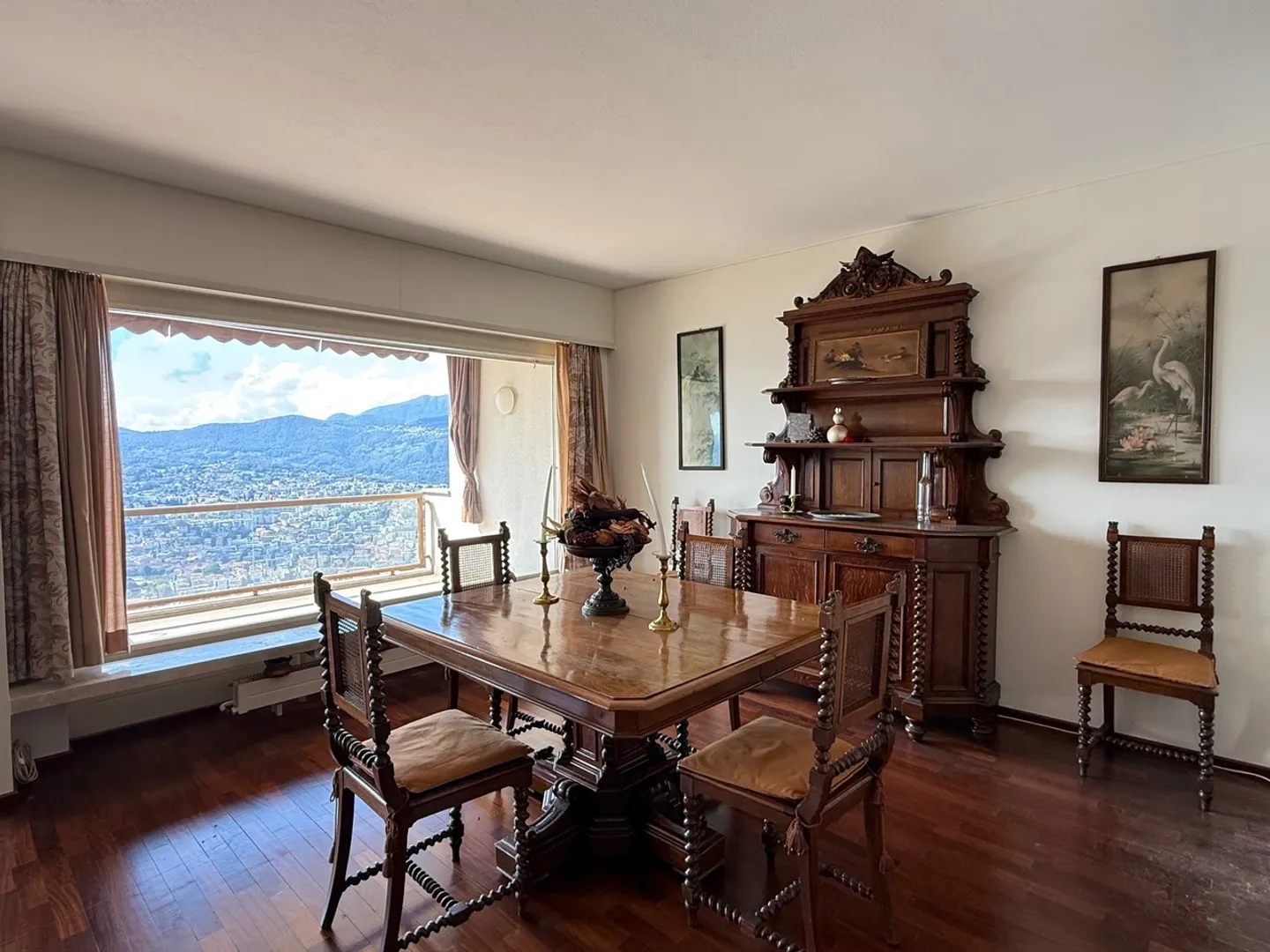 Elegant Apartment with Lake View - Photo 4 of 10