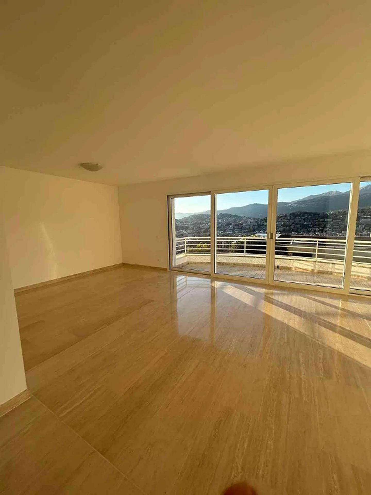 Sunny Villa lake view Whirlpool 5.5 Rooms, 190 m² - Photo 3 of 26