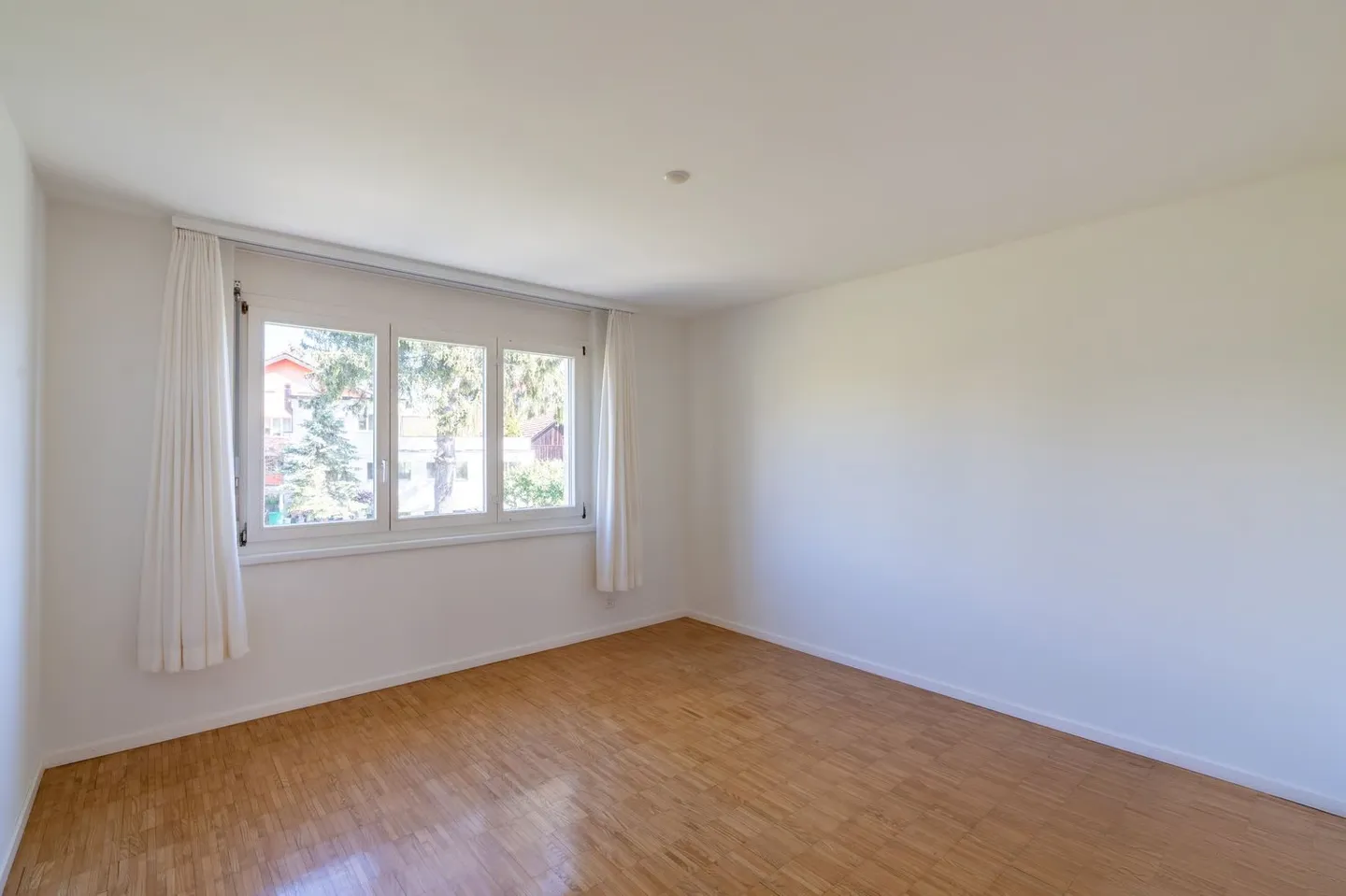 Appartement lumineux de 4,5 pièces avec balcon sud dans un quartier résidentiel prisé - Photo 9 sur 16