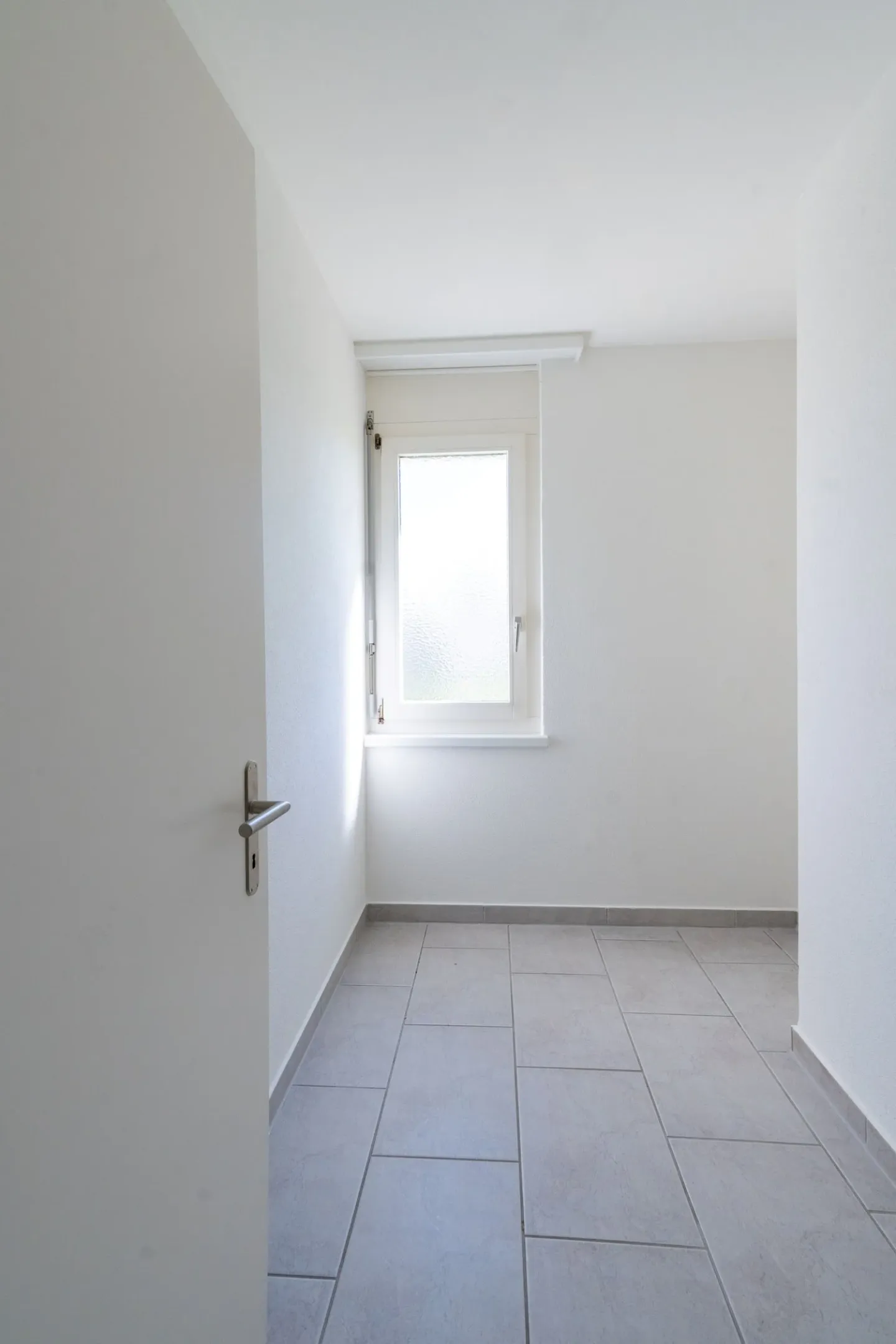 Appartement lumineux de 4,5 pièces avec balcon sud dans un quartier résidentiel prisé - Photo 13 sur 16
