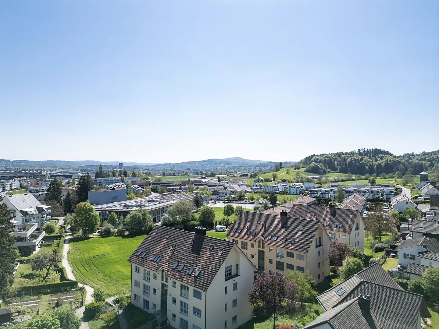 Appartement lumineux de 4,5 pièces avec balcon sud dans un quartier résidentiel prisé - Photo 15 sur 16