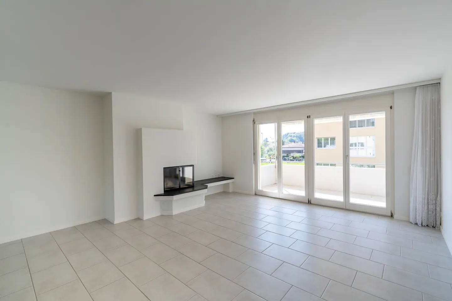Appartement lumineux de 4,5 pièces avec balcon sud dans un quartier résidentiel prisé - Photo 3 sur 16