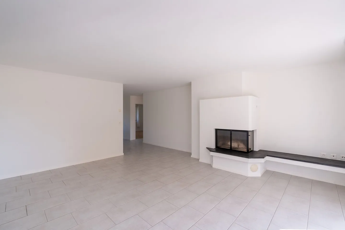 Appartement lumineux de 4,5 pièces avec balcon sud dans un quartier résidentiel prisé - Photo 4 sur 16