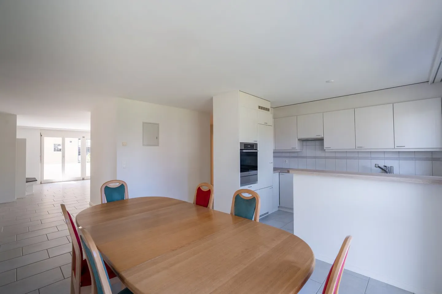 Appartement lumineux de 4,5 pièces avec balcon sud dans un quartier résidentiel prisé - Photo 5 sur 16