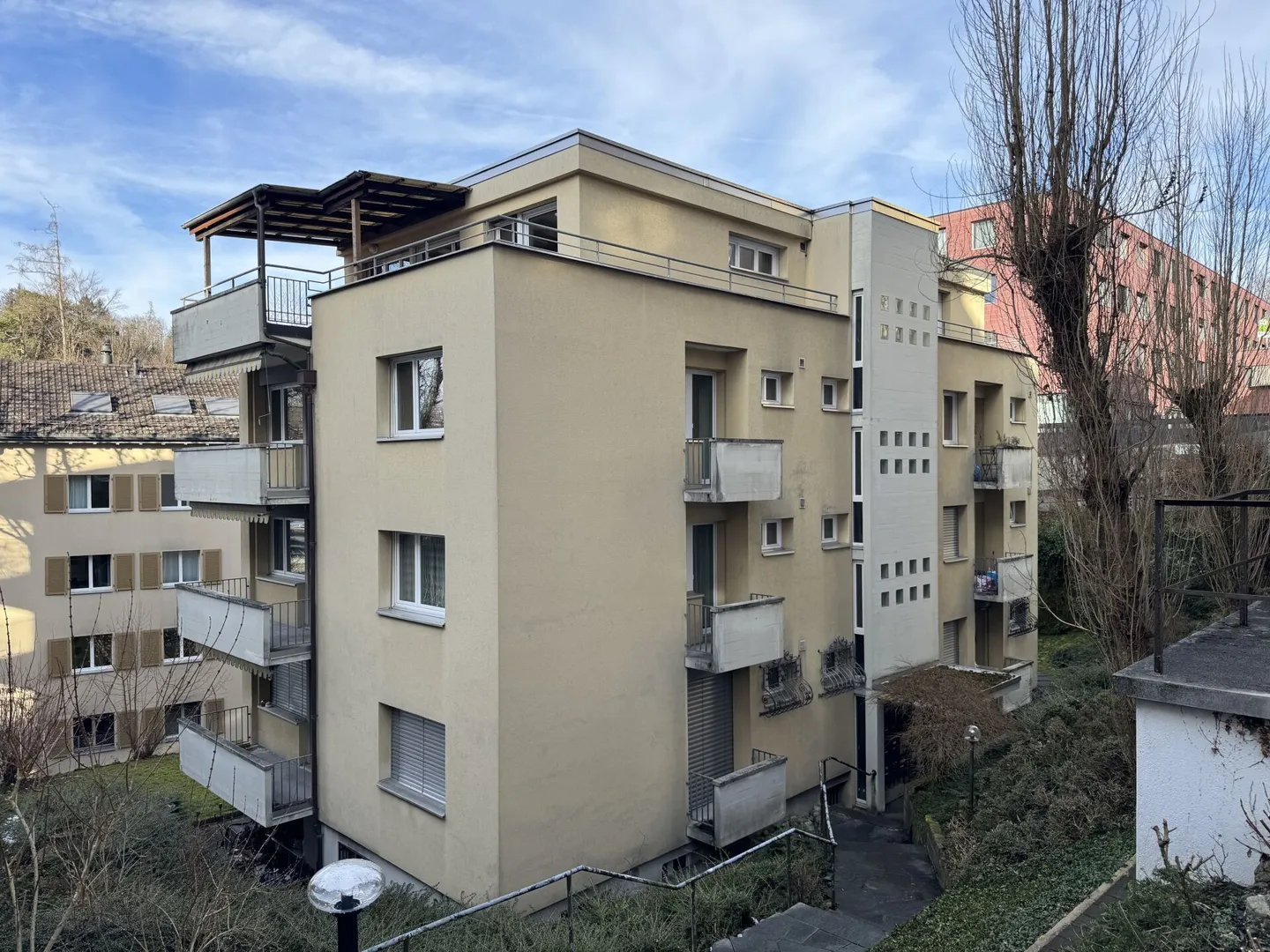 Appartement en attique de 5,5 pièces au centre dans le quartier de Maihof - Photo 1 sur 15