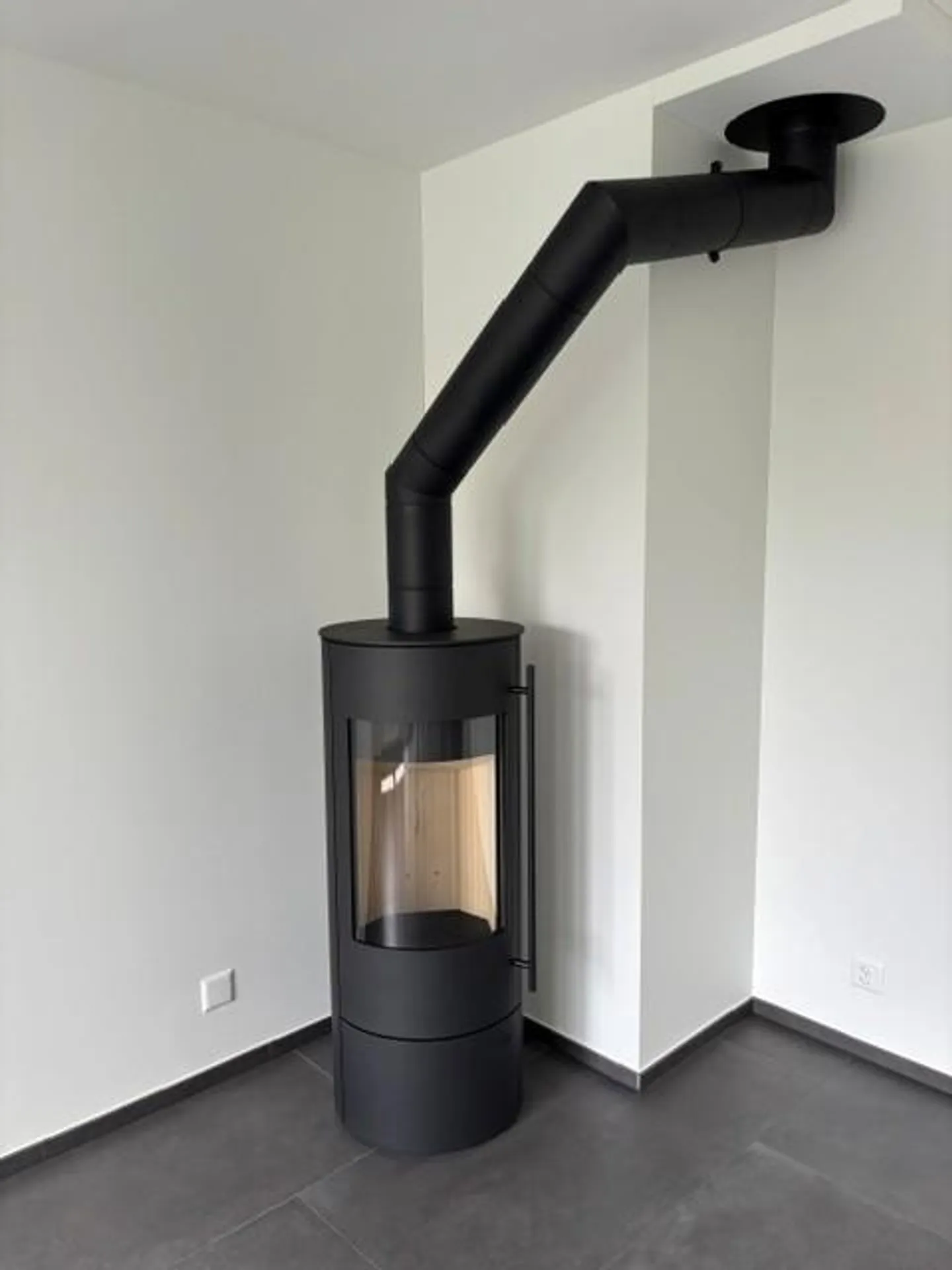 Modern living for low taxes - Photo 2 of 24