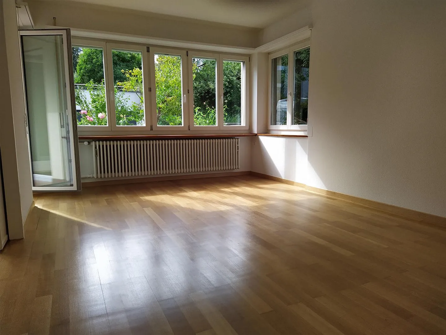 Charming 4-Room Apartment Attic - Photo 3 of 14