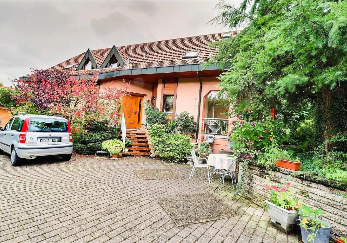 Très grande maison familiale en viager occupé sans rente - Photo 1 sur 16